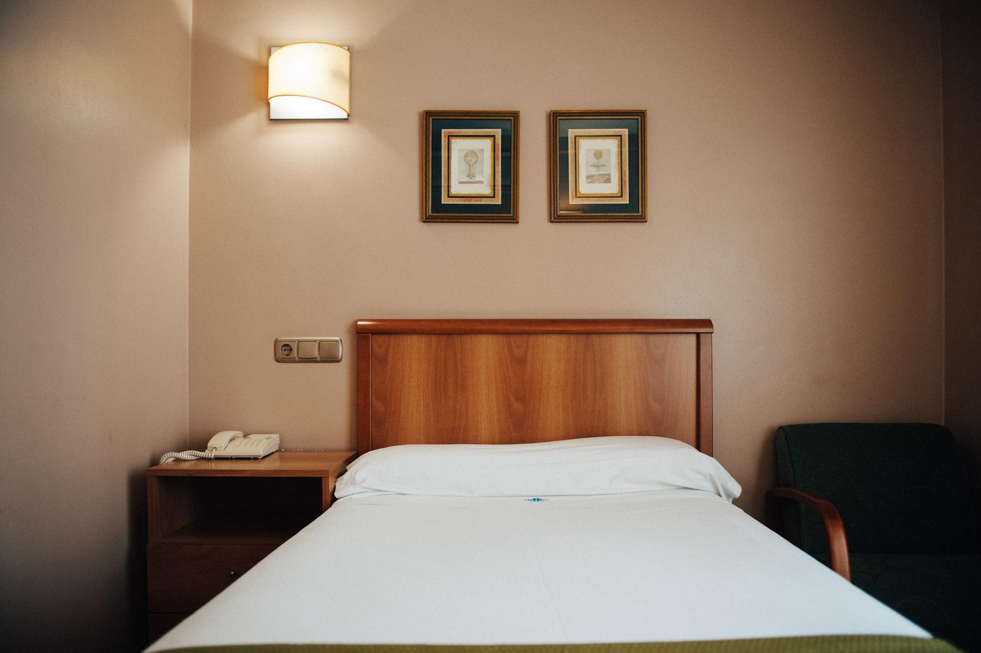 אוביידו Hotel Carreno מראה חיצוני תמונה