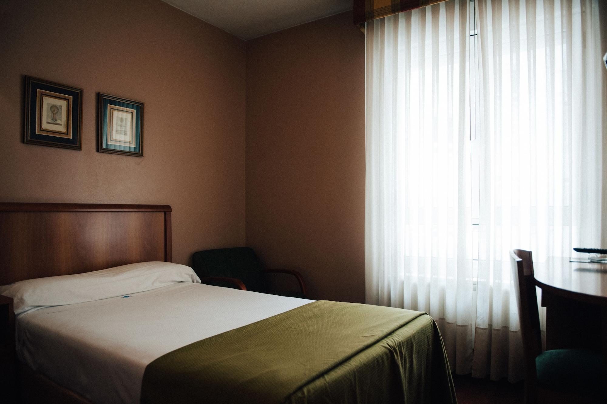 אוביידו Hotel Carreno מראה חיצוני תמונה