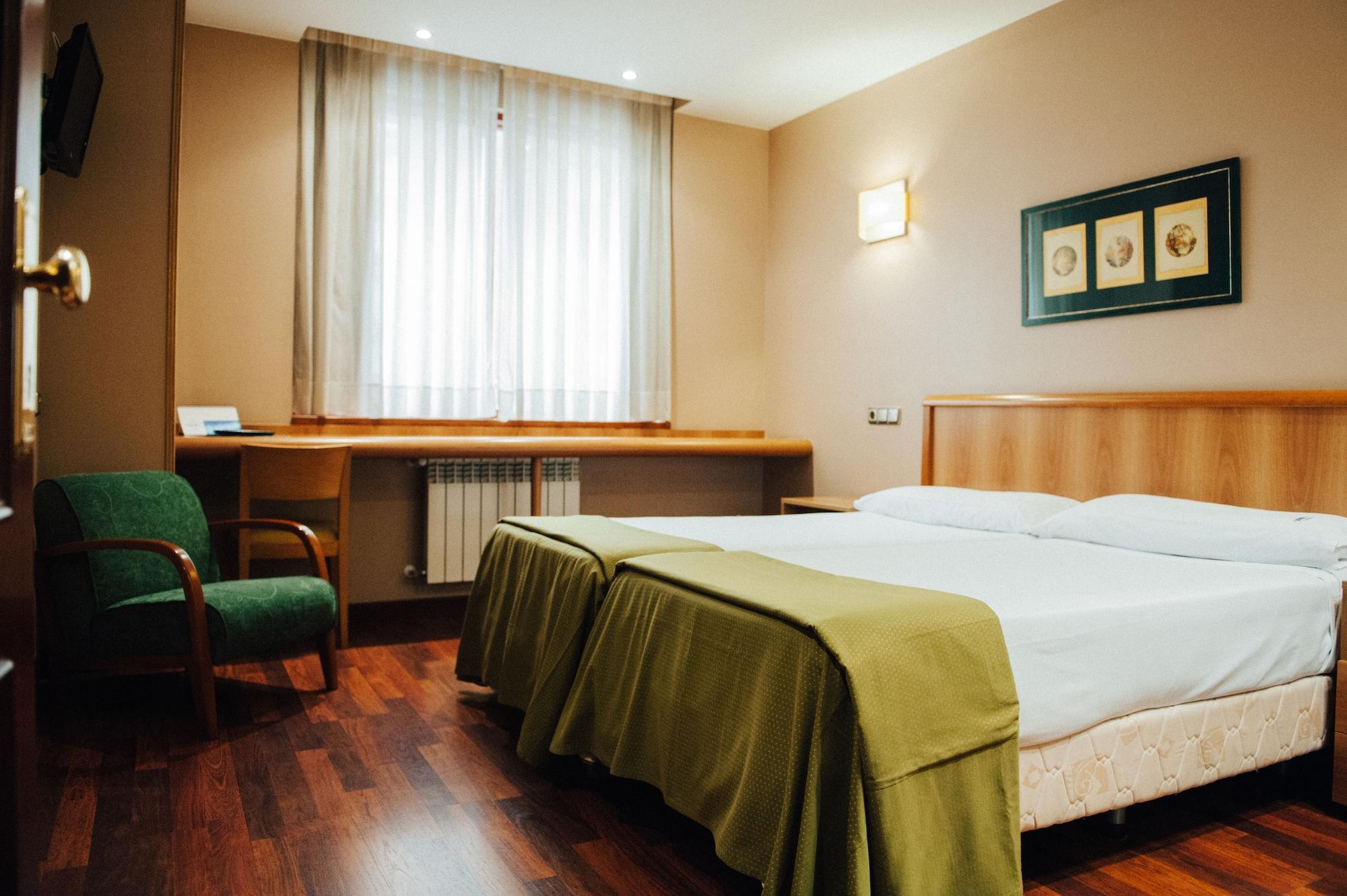 אוביידו Hotel Carreno מראה חיצוני תמונה