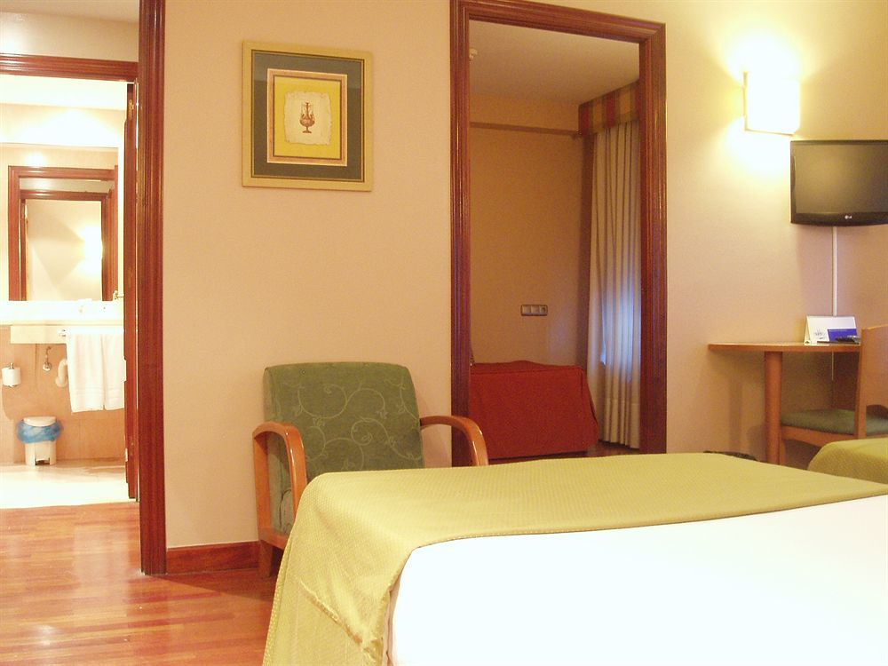אוביידו Hotel Carreno מראה חיצוני תמונה