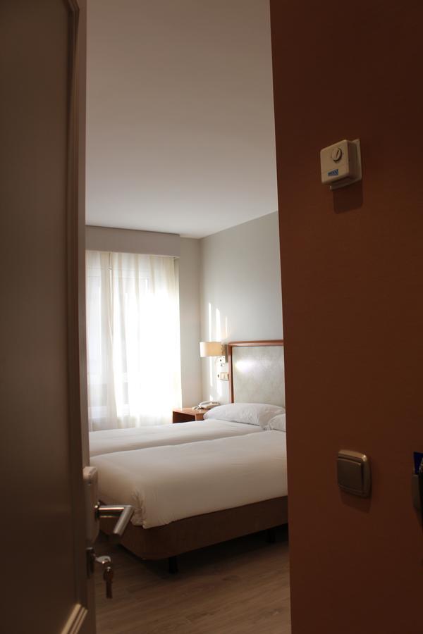 אוביידו Hotel Carreno מראה חיצוני תמונה