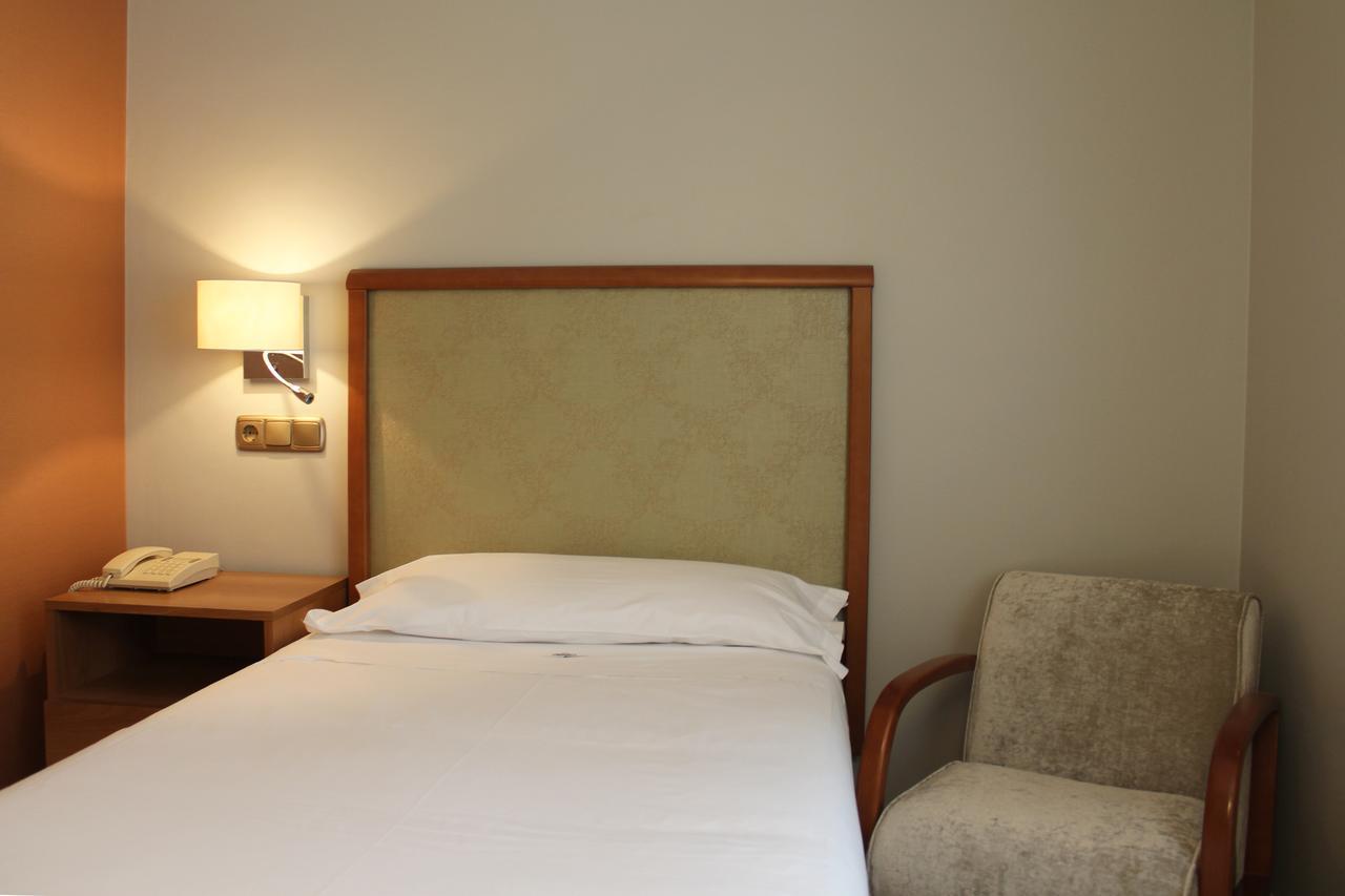 אוביידו Hotel Carreno מראה חיצוני תמונה