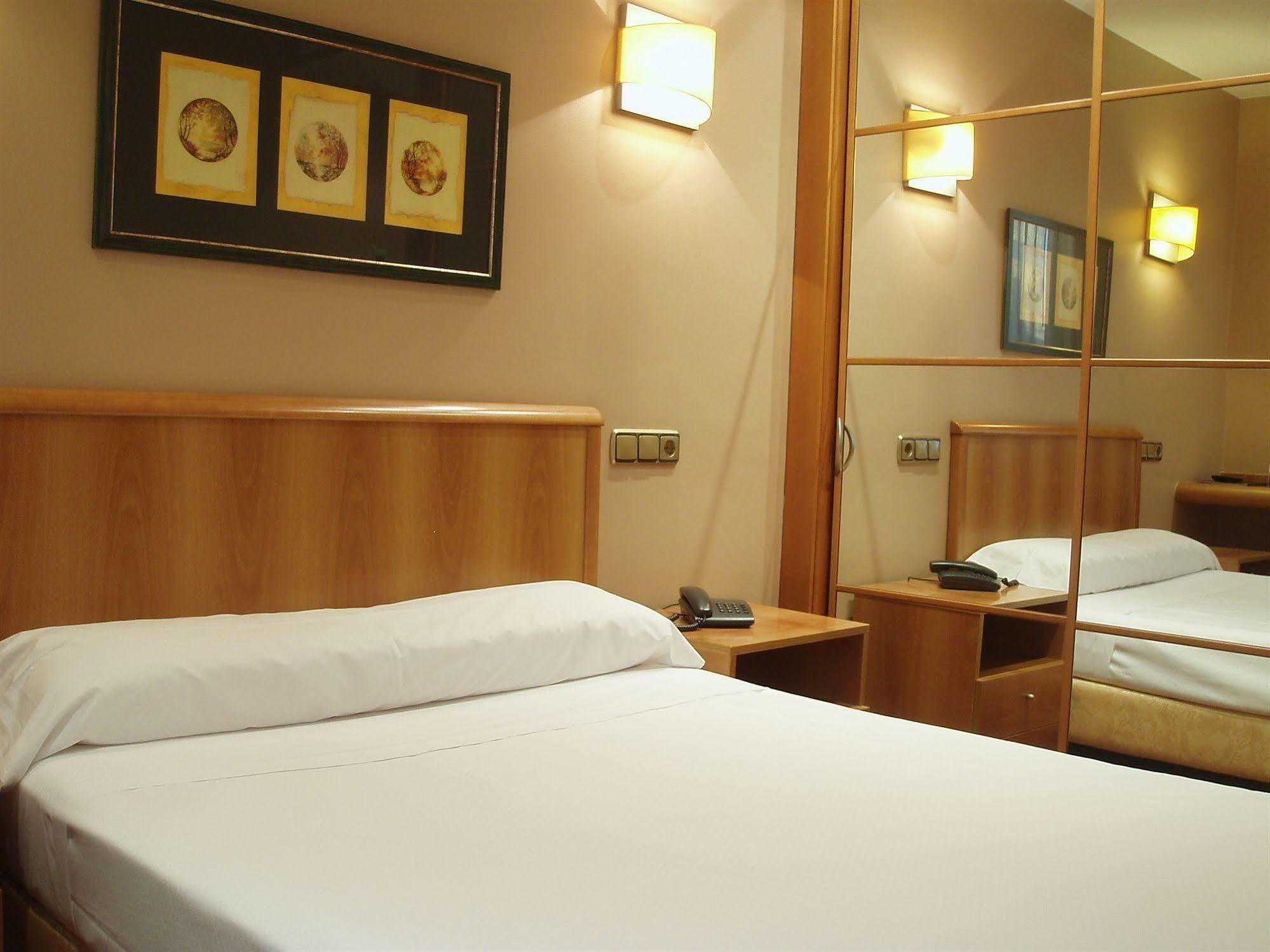 אוביידו Hotel Carreno מראה חיצוני תמונה