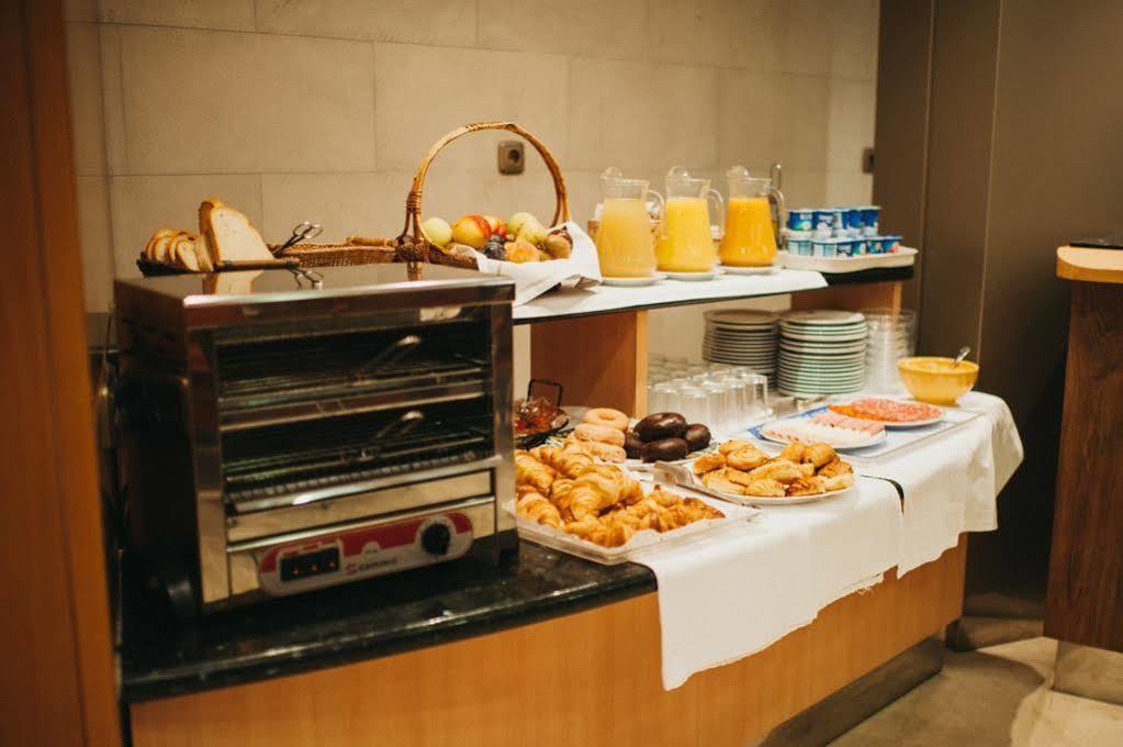אוביידו Hotel Carreno מראה חיצוני תמונה
