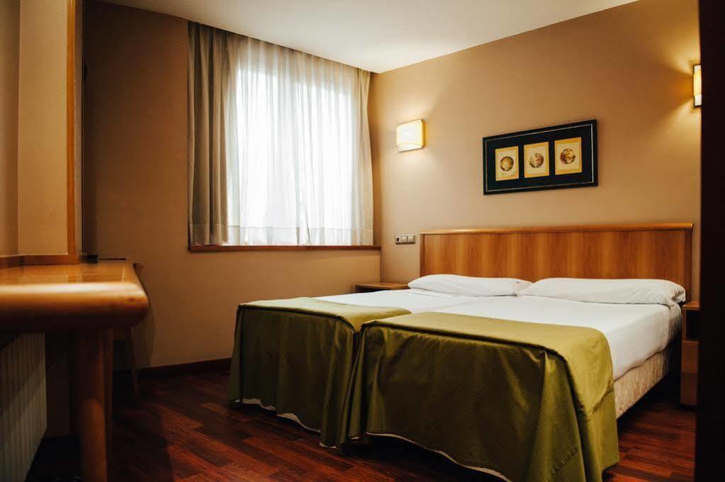 אוביידו Hotel Carreno מראה חיצוני תמונה